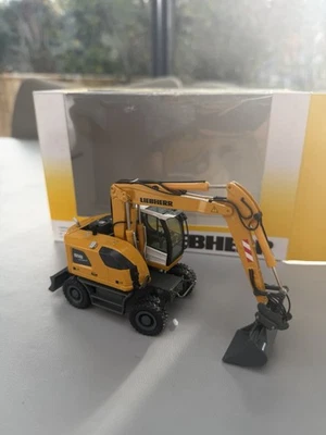 Liebherr 918 Excavator Model 1/50 - Image 1 of 2