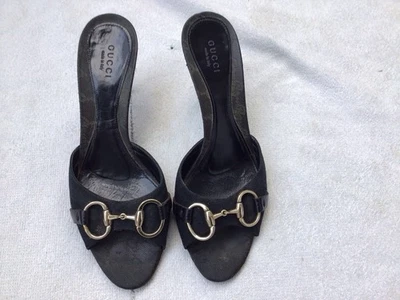 Женские черные тканевые сандалии Gucci Horsebit мулы (лодочки) размер 37C, каблук 3 дюйма.  - Изображение 1 из 4