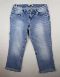 L.E.I. ASHLEY LOW RISE - EMBELLISHED POCKET CAPRI CROPPED LIGHT WASH JEANS - 7 - Picture 1 of 9