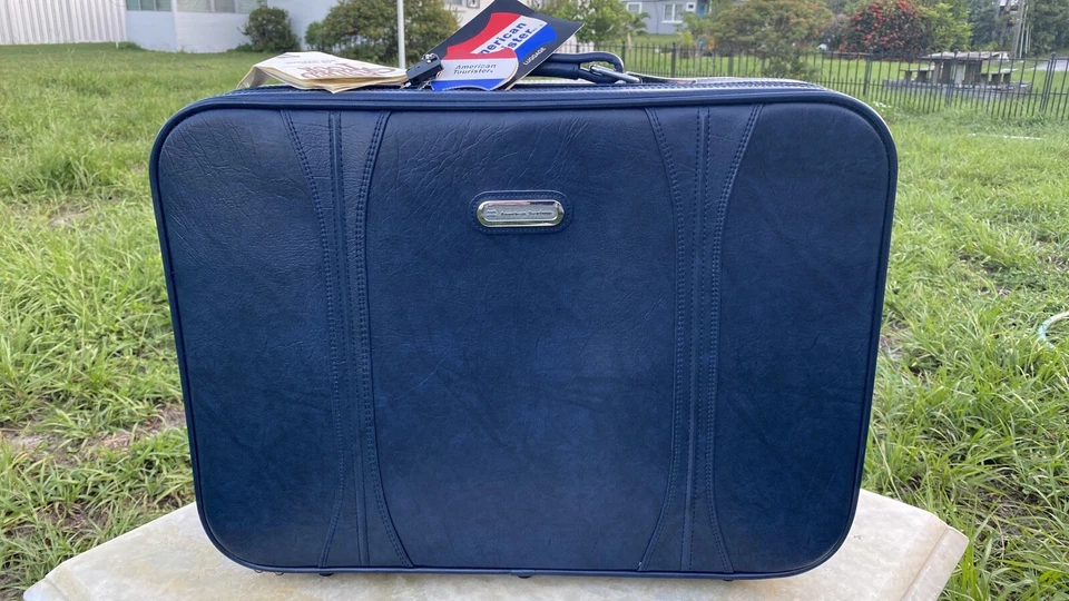 Nuevo de Lote Antiguo Equipaje American Tourister Azul Imitación Cuero Maleta ¡EXCELENTE! Foto 1 de 4