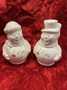 Pfaltzgraff Winterberry Snowpeople Salt & Pepper Set Snowman Snow Woman Pair - Picture 1 of 4