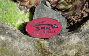 VINTAGE ENAMEL AUTOMOBILE CAR PIN / BUTTON # PORSCHE 356 FORUM.EU - Picture 1 of 2