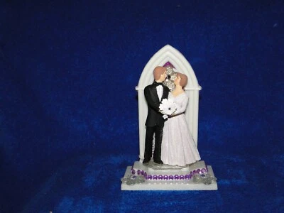 Nuevo Hecho a Mano Novia y Novio Boda Capilla Ventana Pastel Topper en Morado Foto 1 de 4