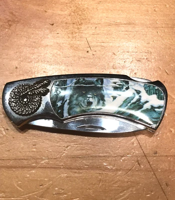 CLASSIC WOLF HIDING IN THE TREES AND SNOW ONE BLADE POCKET KNIFE - Image 1 of 4