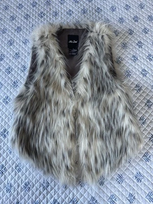 Chaleco de piel sintética Me Jane sin mangas elegante resort de invierno elegante boho talla pequeña Foto 1 de 4