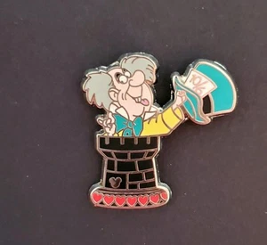 Disney Hidden Mickey 2008 Alice in Wonderland Mad Hatter Chess Piece Pin - Picture 1 of 1