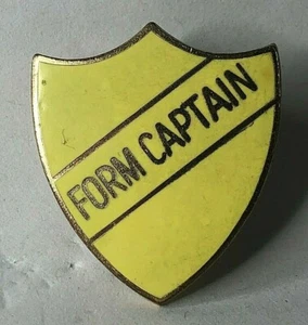 1960's School Form Captain Yellow Enamel 31 x 28 mm Fattorini - Foto 1 di 3