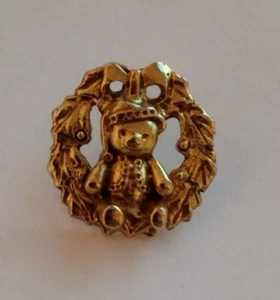 Prendedor de tachuela de oso de peluche tono dorado de vacaciones de Navidad - Imagen 1 de 5