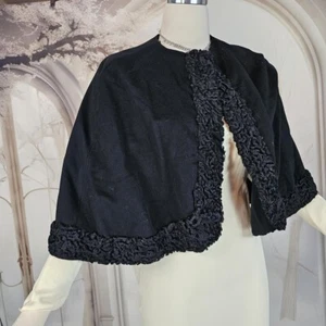 Vintage 1940s 1950s Curly Lamb Trimmed Wool Cape Black Capelet Jacket Elegant - Picture 1 of 8