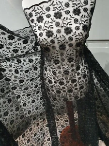 1M SCHWARZ BRAUT BEIDSEITIG GEWELLTE SPITZE BESTICKTER STOFF 50" breit - Bild 1 von 3