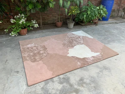 Material New Zealand Wool and Viscose Weave Style Hand Tufted - Image 1 of 4