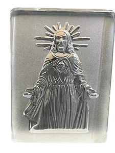 Vintage Sacred Heart of Jesus Glass Art Paperweight Etched Crystal Figurine - Picture 1 of 10