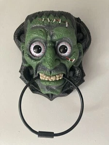 Llamador de puerta de Halloween con luz y sonido campana de puerta Frankenstein utilería de fiesta - Imagen 1 de 2