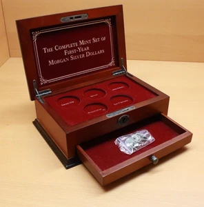 US Wooden BOX & KEY - The Complete Mint Set of First-Year Morgan Silver Dollars - Bild 1 von 16