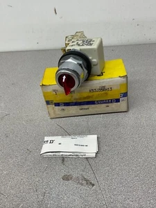 NEW Square D 9001K53J35RH13 3-Position Momentary Selector Switch; 30mm, 24-28 V - Picture 1 of 1