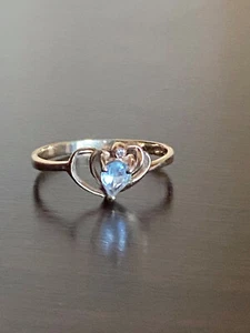 Anello a cuore vintage marcato in oro giallo 10 carati con acquamarina e chip di diamanti rotto LEGGI - Foto 1 di 17