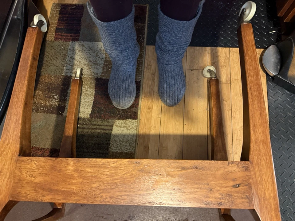 Mesa auxiliar enrollable de teca hecha a mano de principios de 1930 con ruedas originales Foto 1 de 4