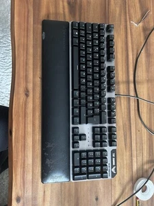Clavier gaming mécanique ASUS TUF GAMING K7 avec RGB et repose-mains (QWERTZ) - Photo 1/6