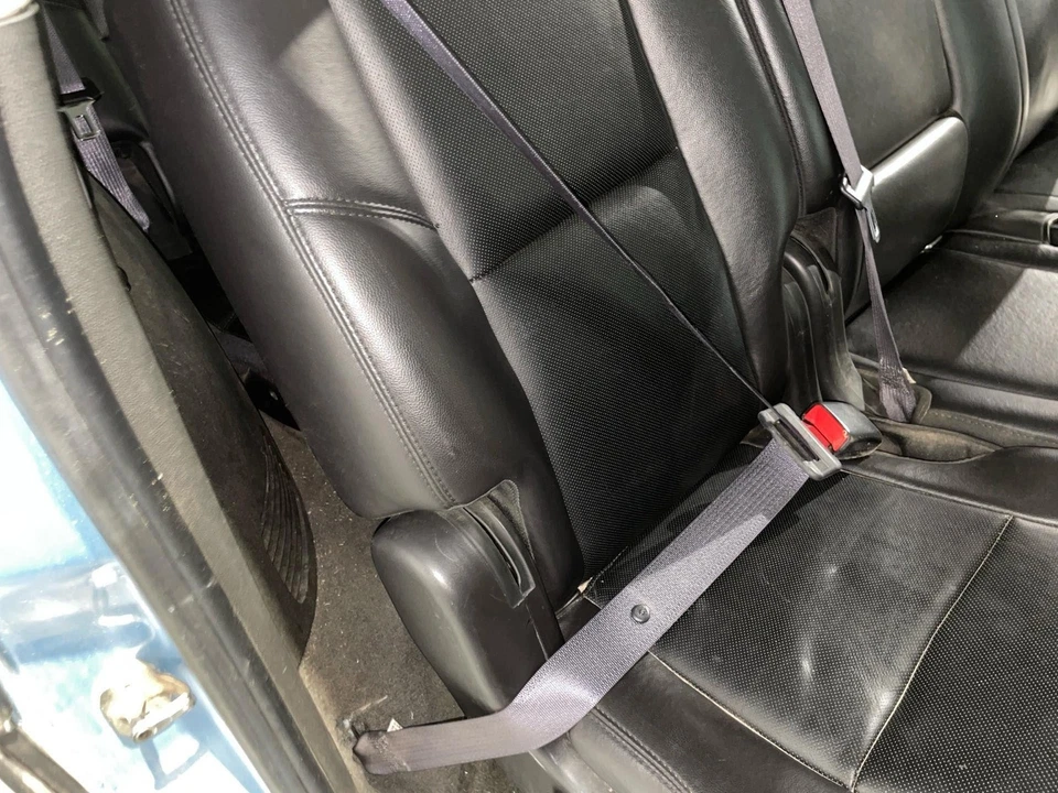 2011 GMC Yukon XL1500 Passenger RH Right Black-19I Rear Seat Belt Retractor Foto 1 de 1