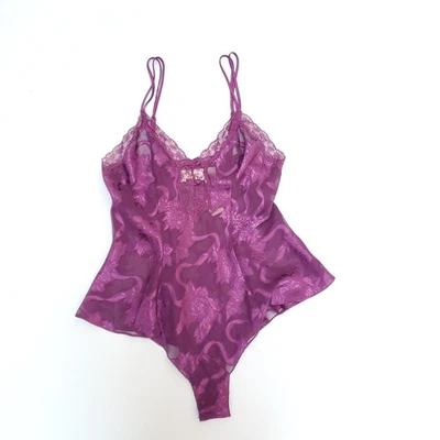 Romper de pelúcia vintage Gold Label Victoria’s Secret floral com babados pinup de renda novo com etiquetas M - Imagem 1 de 4