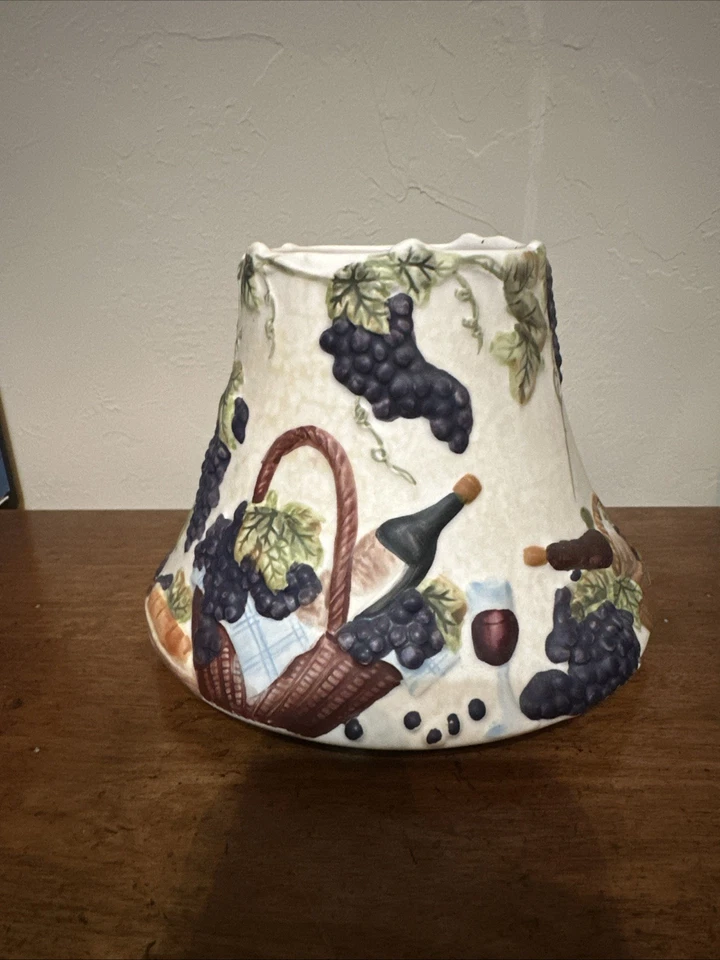 洋基蜡烛陶瓷浮雕葡萄藤葡萄酒奶酪和面包大罐灯罩 — 第 1/3 张图片