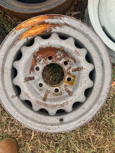 Rueda de artillería de 16 pulgadas 6 orejetas Chevrolet Chevy GM Fleetline Deluxe Low Rider 1938 Foto 1 de 2