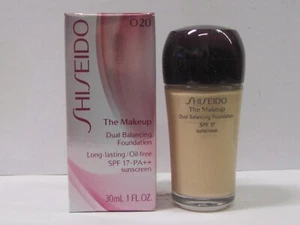 Base de doble equilibrio Shiseido The Makeup FPS 17 O20 luz natural ocre 1 oz - Imagen 1 de 1