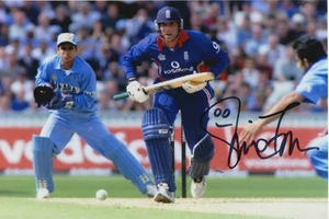 ENGLAND HAND SIGNED RONNIE IRANI 6X4 PHOTO CRICKET 2. - Picture 1 of 1
