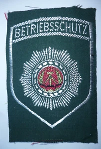 EAST GERMAN POLICE "BETRIEBSSCHUTZ" OPERATIONAL PROTECTION SILK ARM BADGE. - Picture 1 of 1
