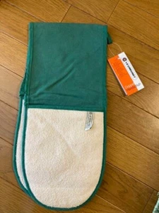 Le Creuset Double Open Gloves Green Color Unused Cute !! - Picture 1 of 12