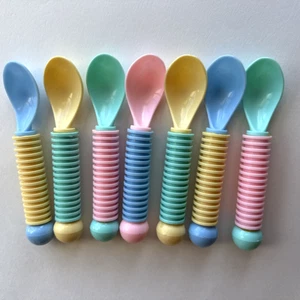 1980's Vintage Set of 7 Pastel Colored Spoons Memphis Style - Picture 1 of 10