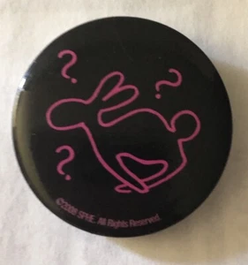 Pin botón conejito rosa. - Imagen 1 de 3