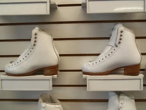 Riedell Women's 875 Silver Star sz 4 B/A Cosmetic Second Boots - Picture 1 of 10