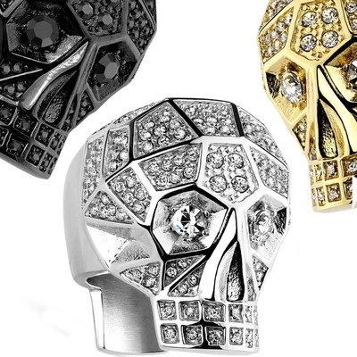 Anillo de acero inoxidable con calavera facetada pavimentada de cristal en plata, oro o negro Foto 1 de 2