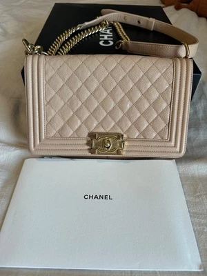 Подлинный Chanel мальчик сумка средний икры светло-бежевый  - Изображение 1 из 4