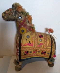 Espejos de tela tejida a mano caballo arte popular India vintage cuentas BOHO Rajasthan 12" - Imagen 1 de 10