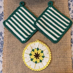 Vintage Set Of 3 Green White Yellow Handmade Crochet Doily Potholder Trivets - Picture 1 of 7