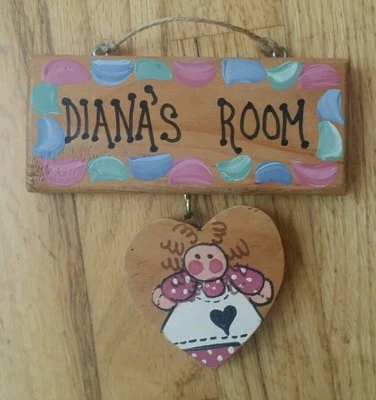LETRERO PUERTA NIÑOS ADOLESCENTES HABITACIÓN DE DIANA 6" X 6" MADERA PINTADA A MANO NIÑA EN CORAZÓN Foto 1 de 3