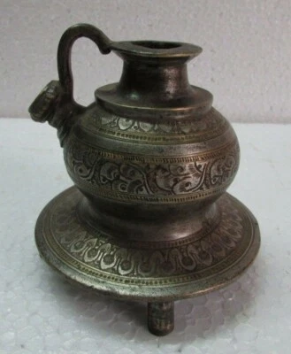 Antigua olla base cachimba mogol islámica de latón pesado tallada a mano rara  Foto 1 de 4