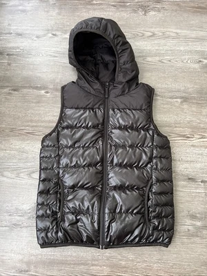 Chaleco acolchado con capucha Uniqlo Premium Light Down para mujer marrón medio Foto 1 de 4