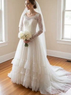 Antiguo vestido de novia pequeño de té o encaje mixto de los años 1890-1900 Foto 1 de 4