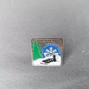 Spilla cappello babbotto motoslitta Northern Rally Hudson Bay 1994 Saskatchewan - Foto 1 di 2