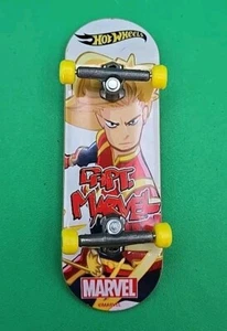 Hot Wheels Skate Marvel Capt. Marvel Finger Skateboard - Picture 1 of 2