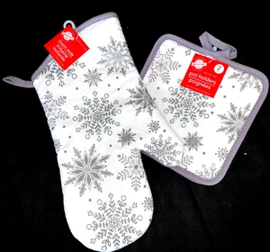 NEW! 3 pk ChRiStMaS Kitchen OVEN MITT & 2 Hot Pads NWT - Picture 1 of 1