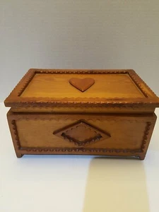Antique Tramp Art jewerly/ sewing box 9 x 6 x 5 in Beautifully simple  well made - Picture 1 of 12