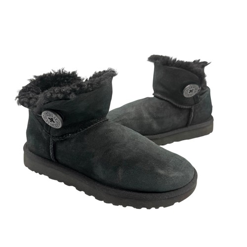 Stivaletti UGG 8 Mini Bailey Button II neri scamosciati foderati in pelle di pecora