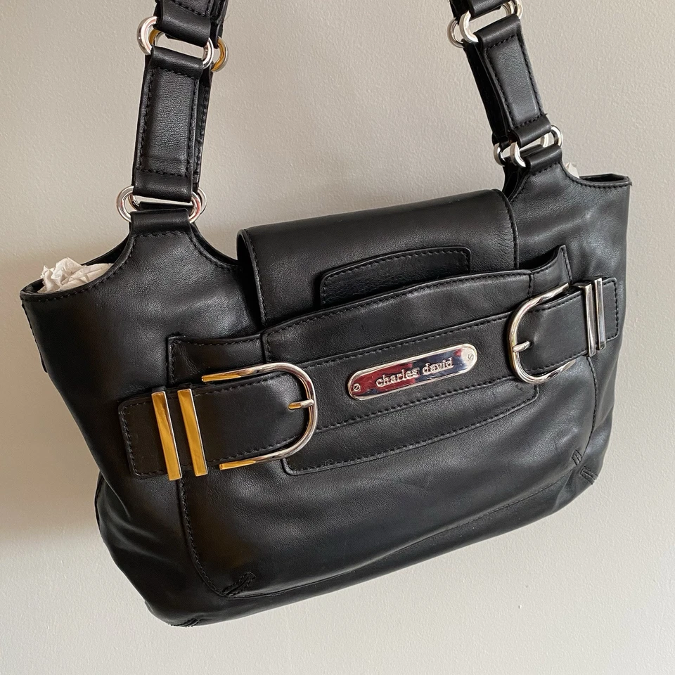 Cartera de cuero negra Charles David con detalles de hebilla plateada bolsillos Moto Foto 1 de 4