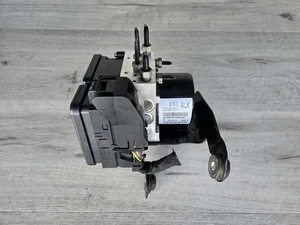 2011 - 2016 CADILLAC SRX ANTI LOCK BRAKE PUMP ABS MODULE 22806344 & 22803991 - Picture 1 of 8