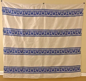 Tovaglia vintage 52" x 55" blu ricamo su lino naturale motivo uccellini - Foto 1 di 21