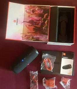 JBL Charge 3 Tragbares Lautsprechersystem - Black (JBLCHARGE3TEALEU) - Bild 1 von 12